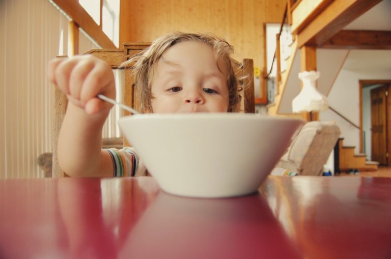 Malnutrición infantil: problemas importantes en la edad adulta