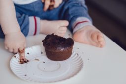¿Cuándo empezar a darle alimentos sólidos? 2